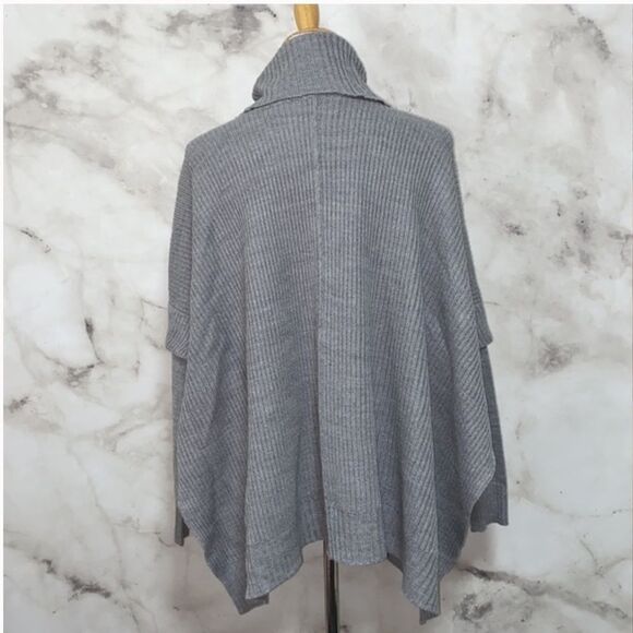 New La Classe Couture Oversized Poncho Waffle Sweater Cowl Neck Gray White S/M - Picture 3 of 6
